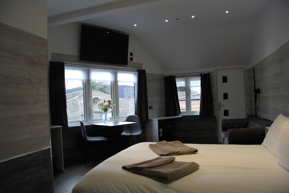 Фото Canal Cottages