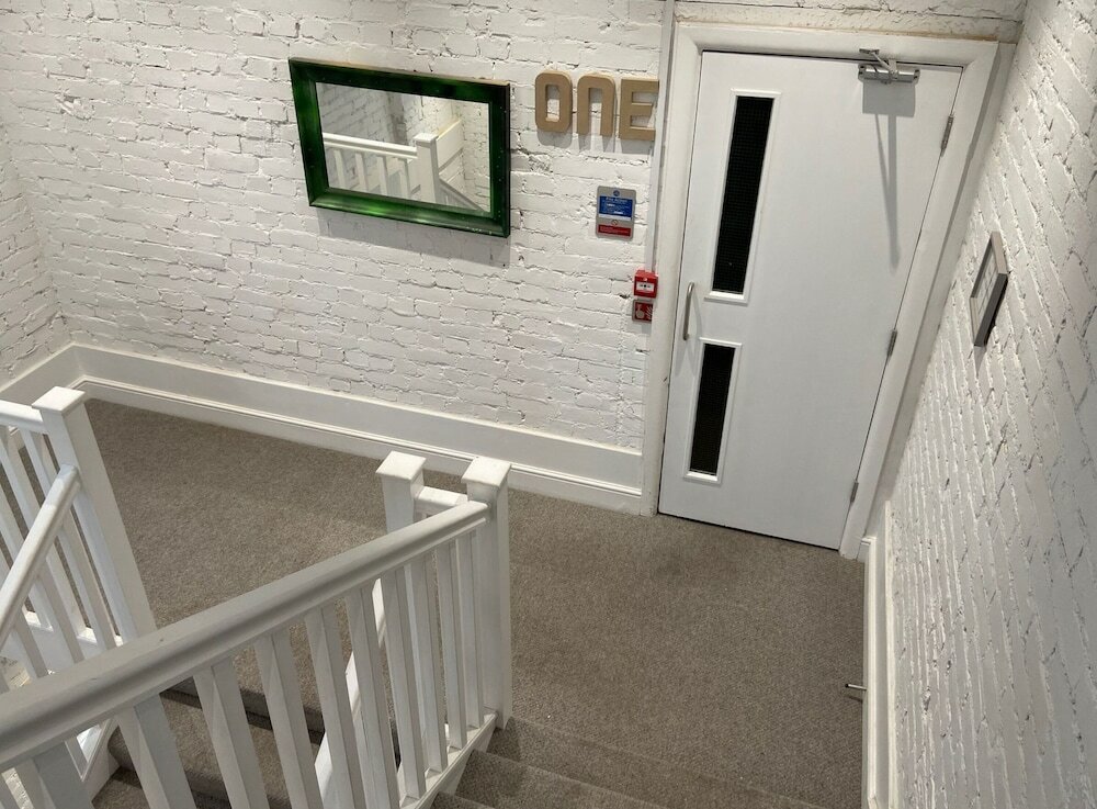 Фото Oyo Bourne Park Hotel