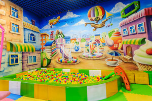 Banana City (Baranavichy, Saviecki praspiekt, 35) ، مركز ترفيهي