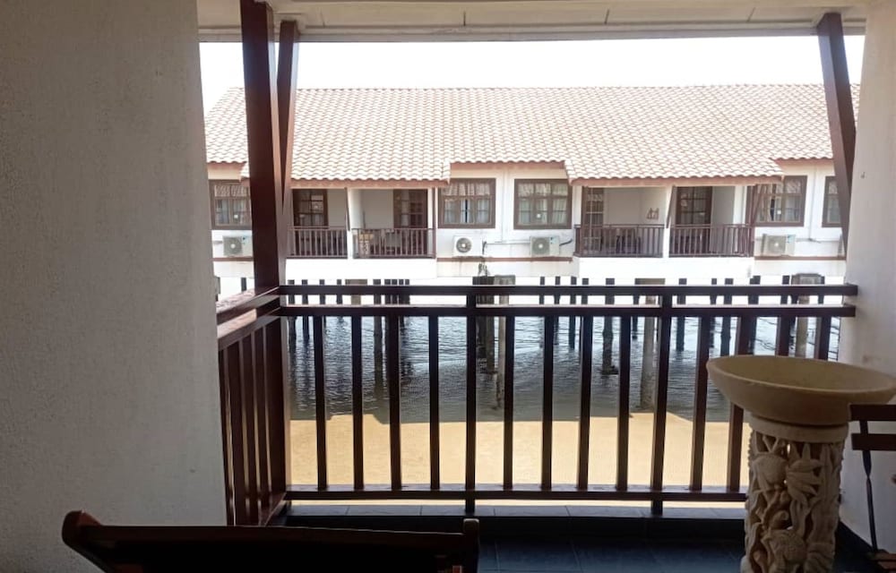 Фото Alpine Lxpd Premium Water Chalet