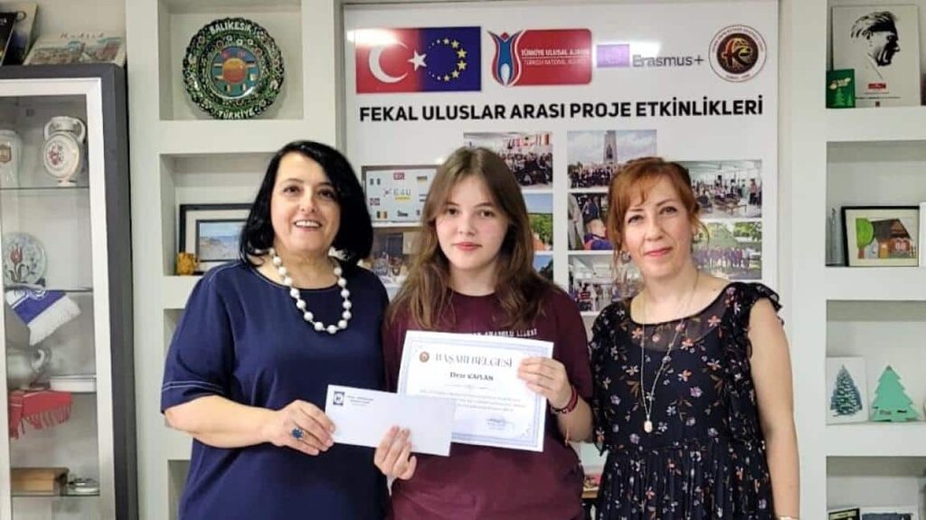 تعليم ثانوي Fatma Emin Kutvar Anadolu Lisesi ، ، صورة