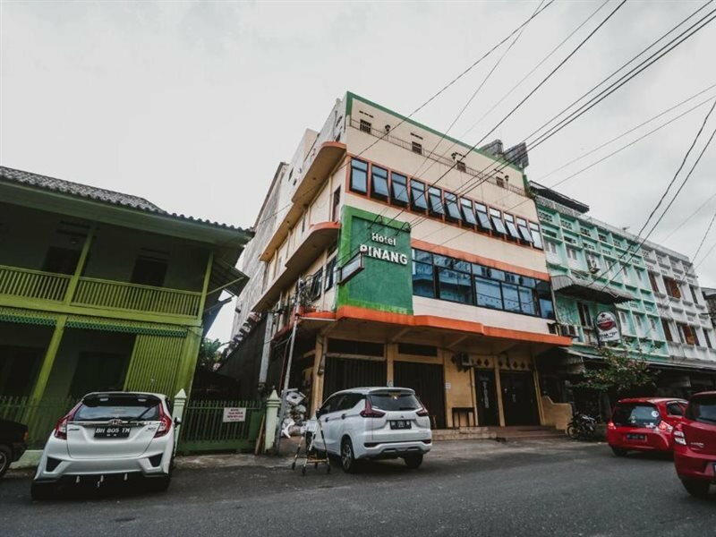 Фото RedDoorz Plus near Wtc Batanghari Mall