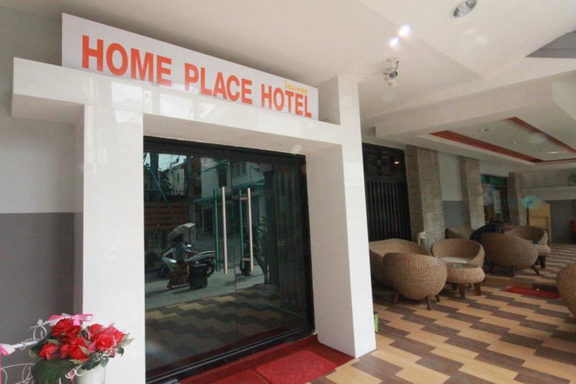 Фото Home Place Hotel
