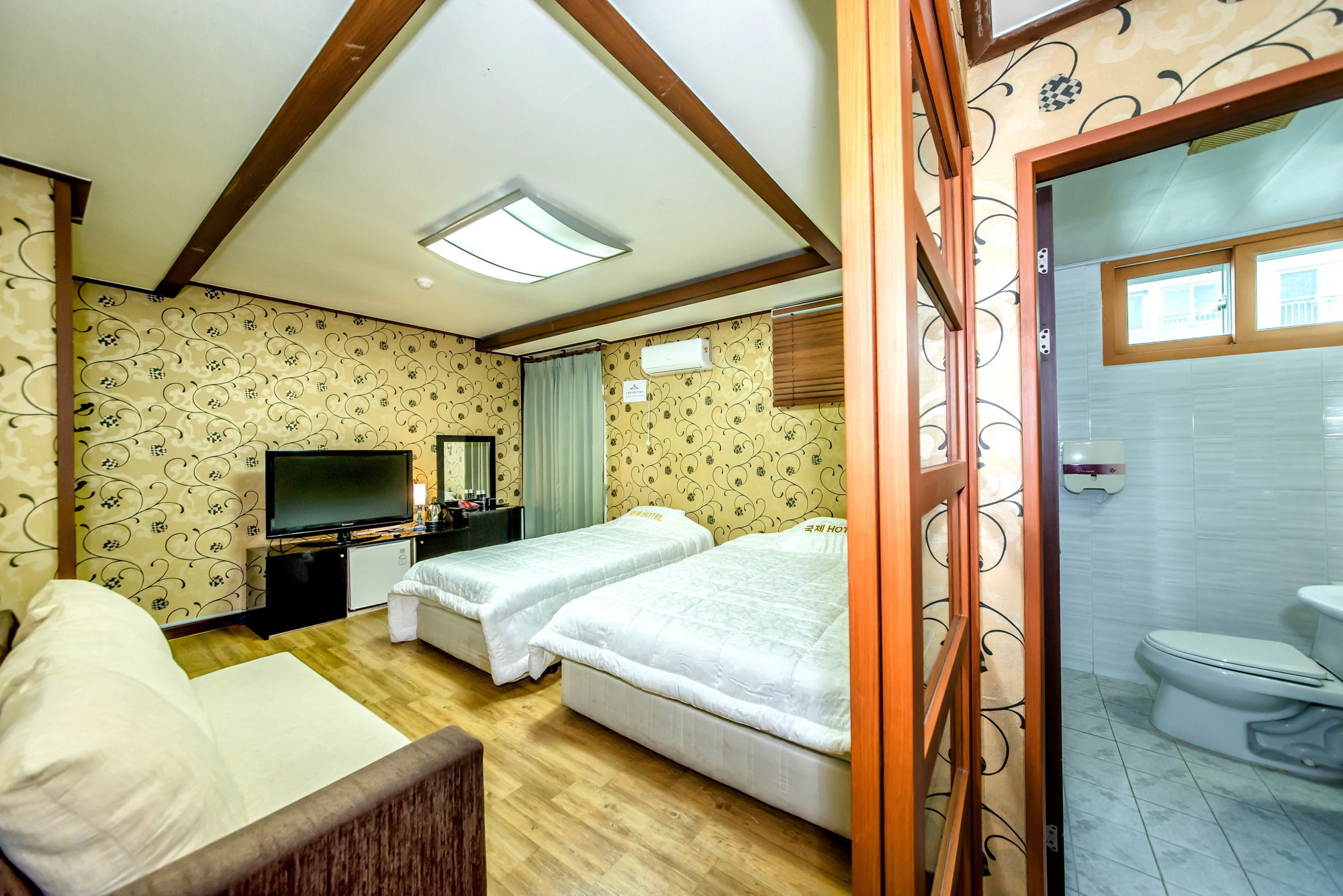 Фото Jeju International Hotel