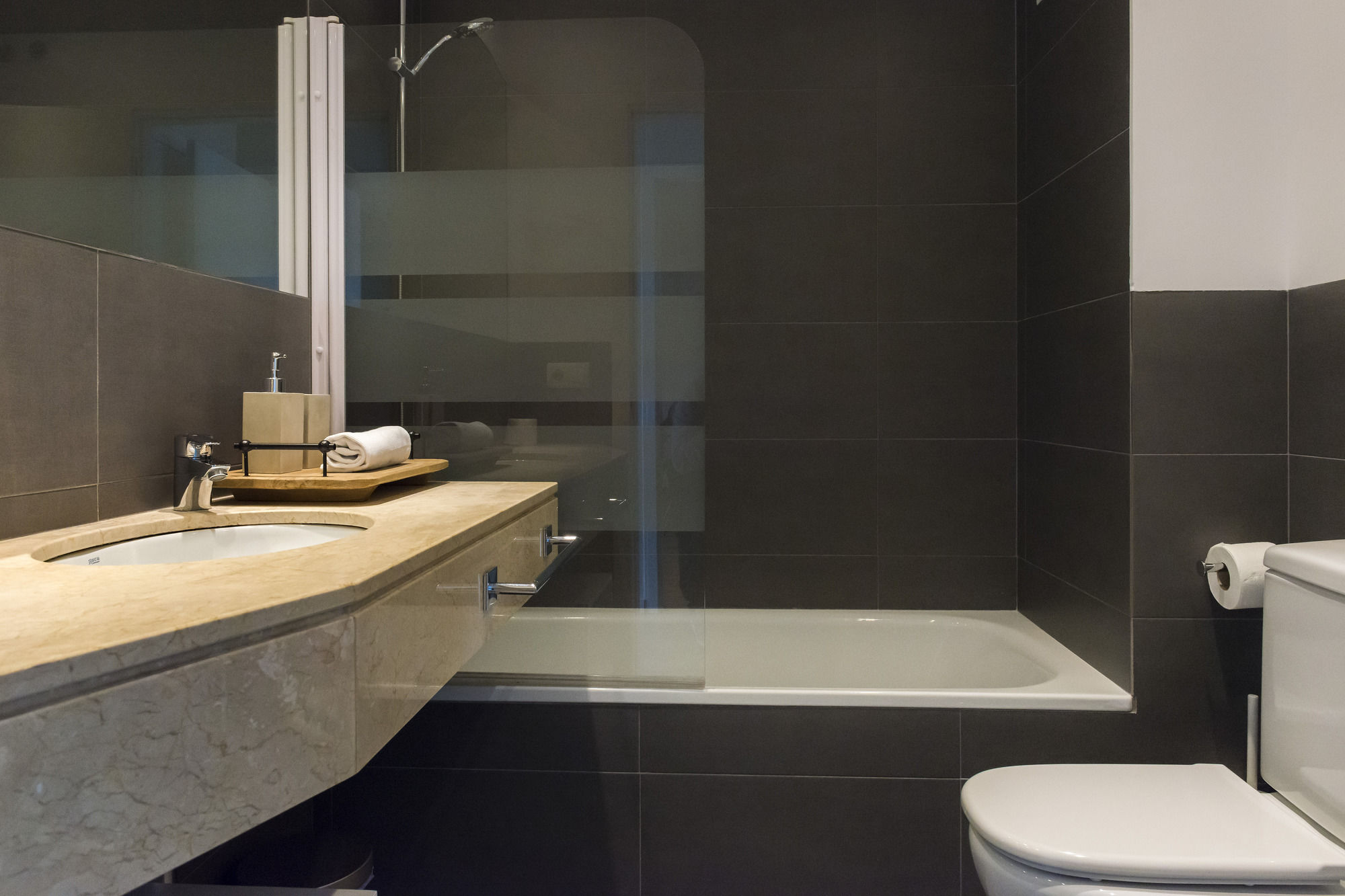 Фото Four Petals Boutique Apartments