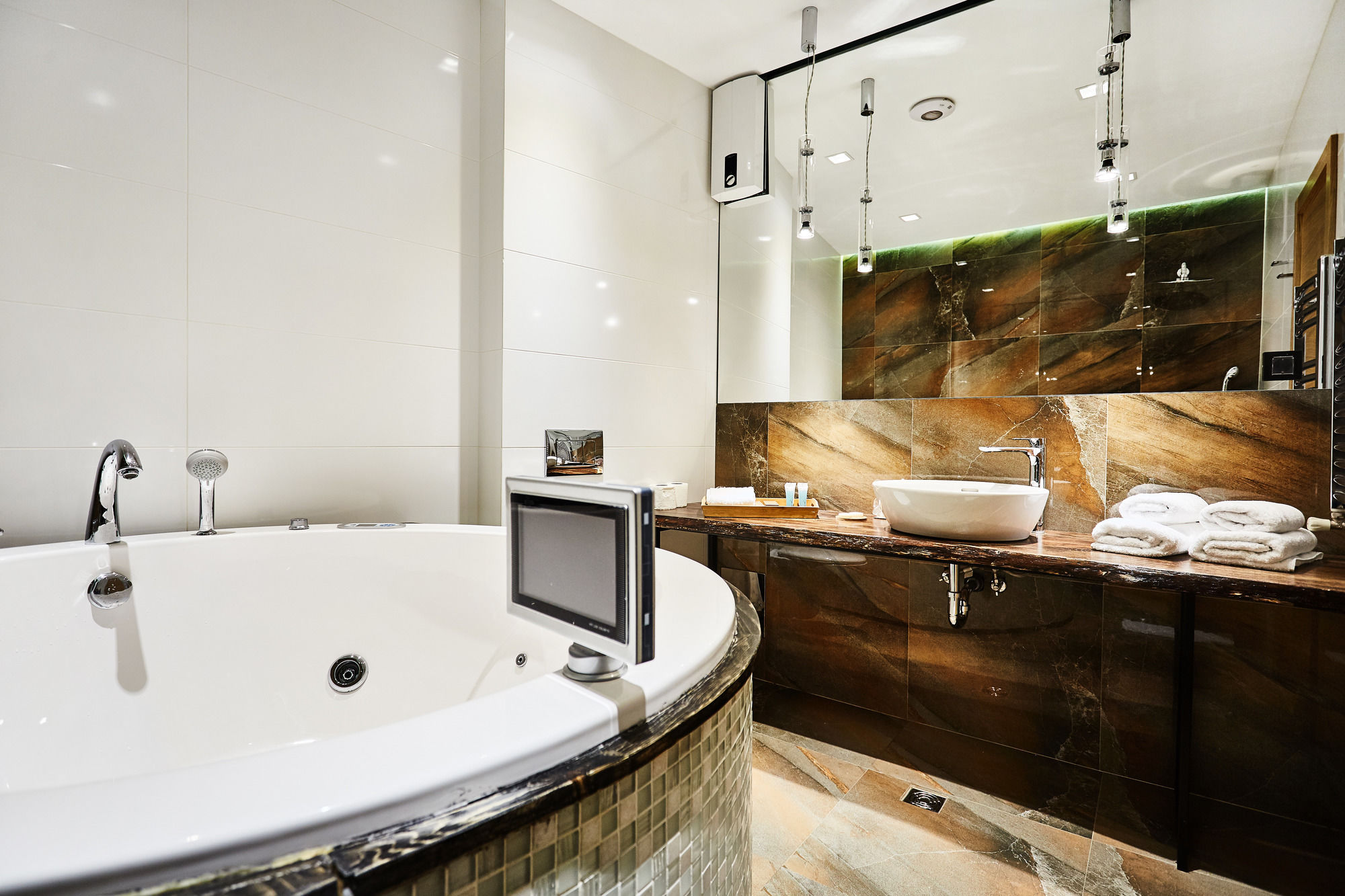 Фото One Luxury Suites