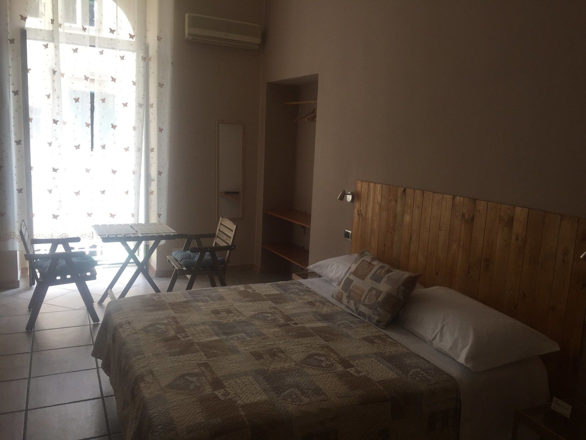 Фото Naples to live