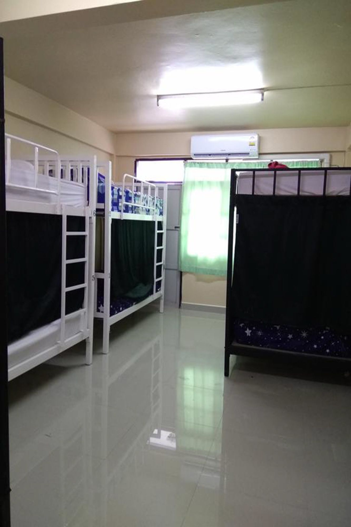 Фото Pattaya Backpackers - Adults Only