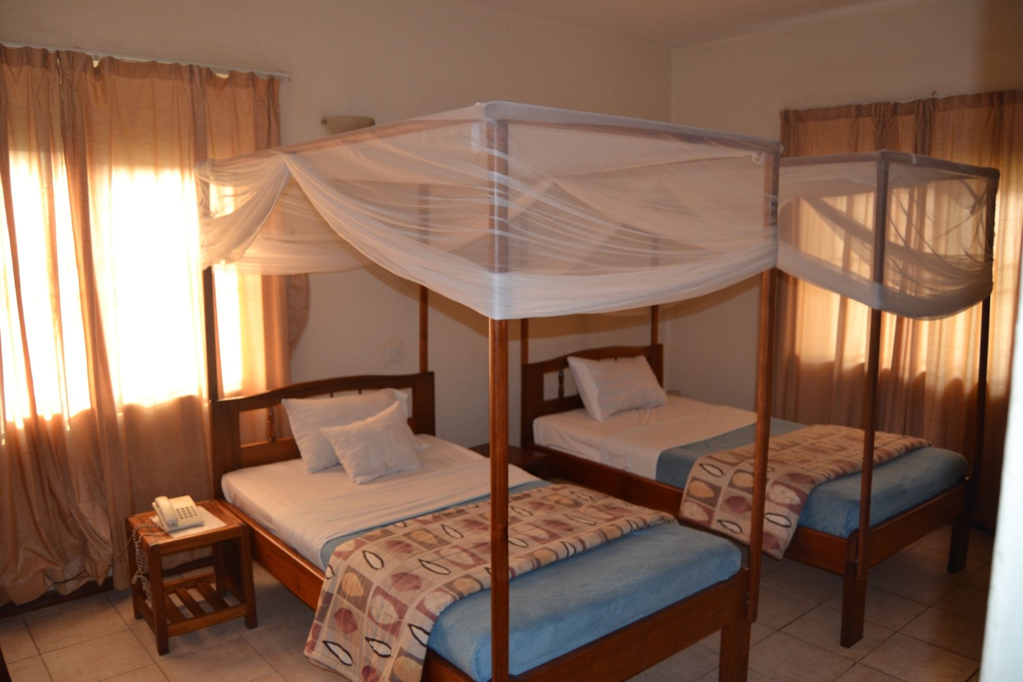 Фото Raja Excelsior Hotel