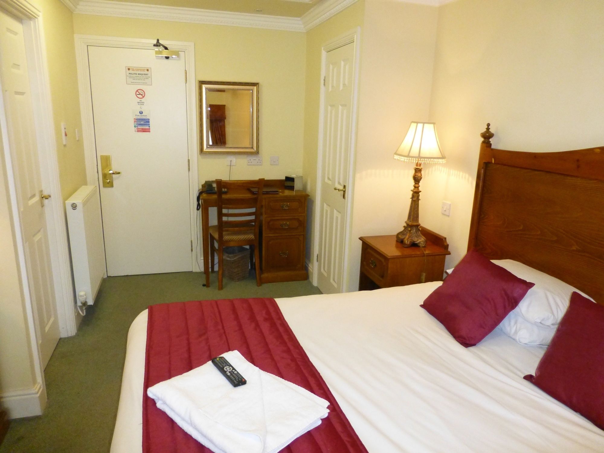 Фото The Atherstone Red Lion Hotel