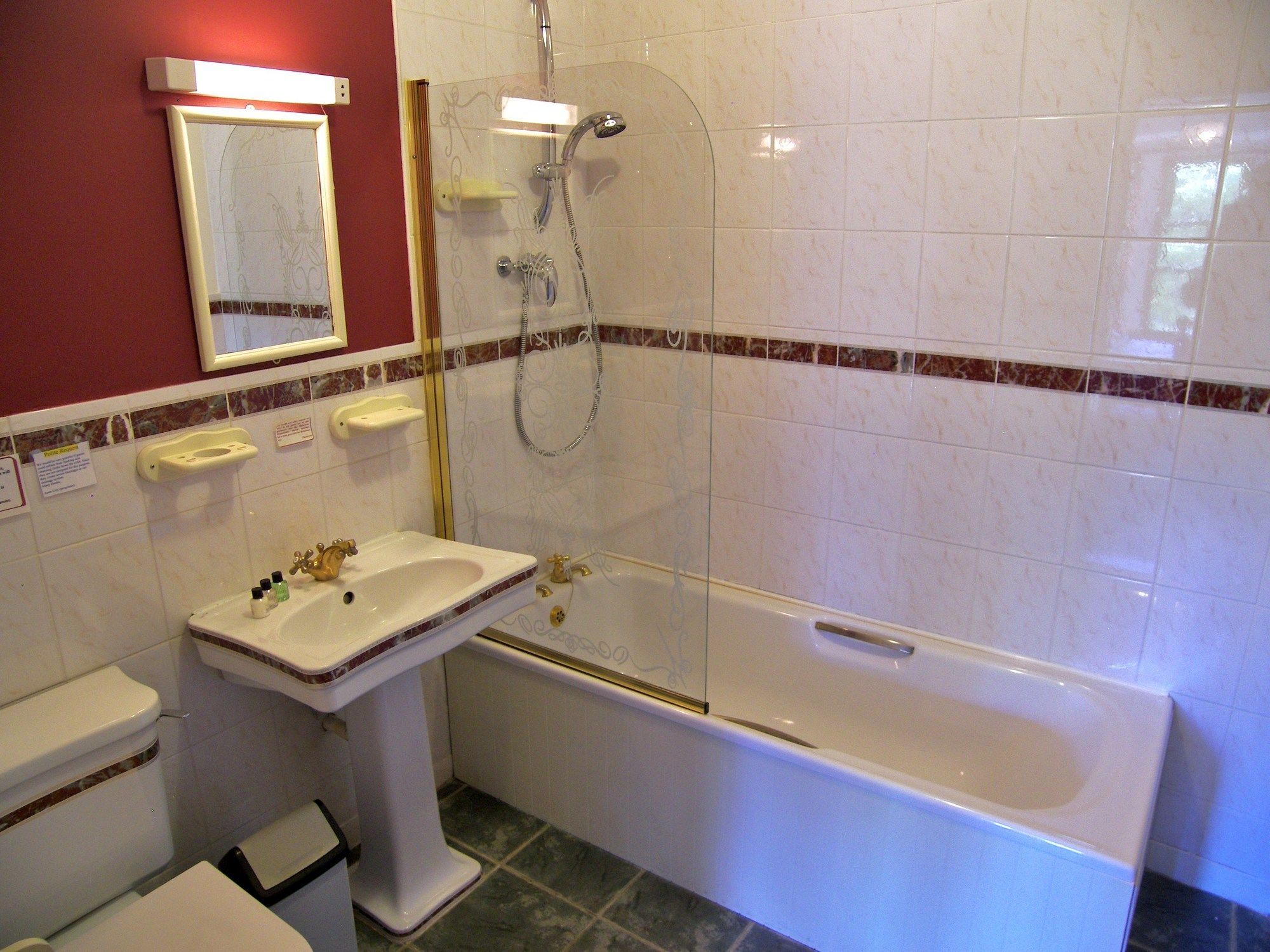 Фото Rosemount Hotel