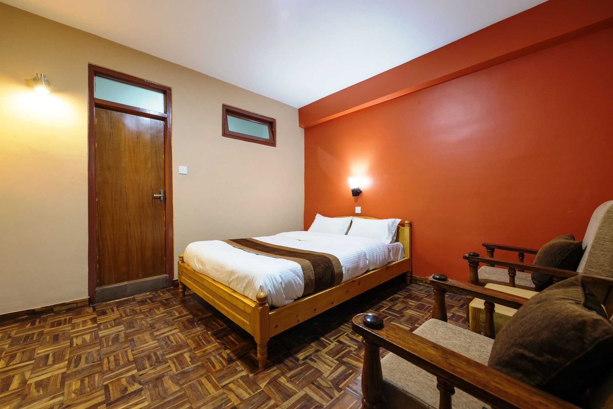 Фото Hotel Khangsar