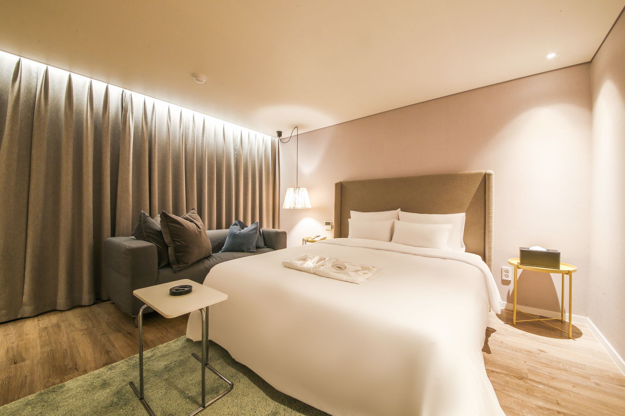 Фото Hotel Londoner Yongwon