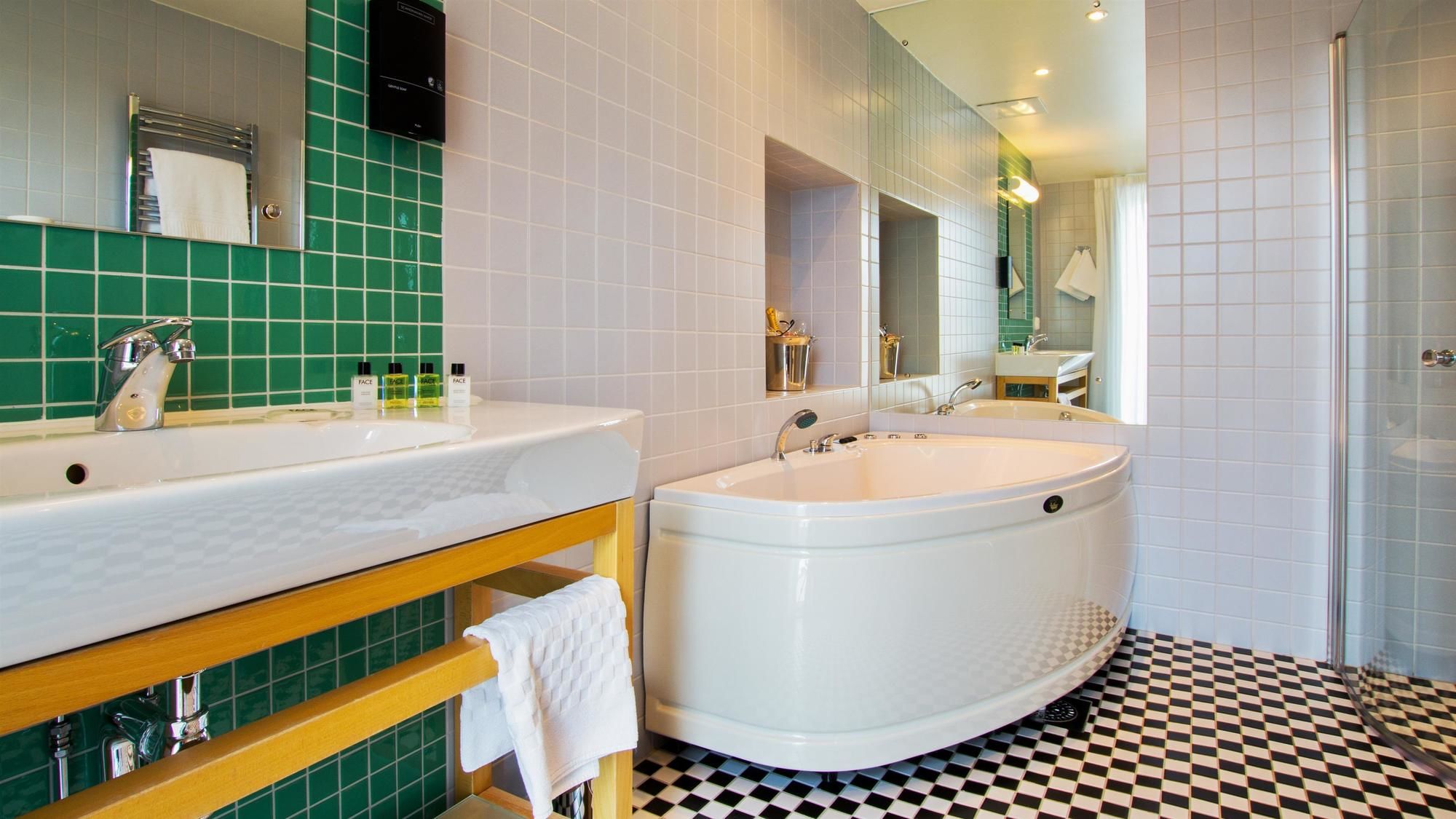 Фото Hotel Bishops Arms Strängnäs