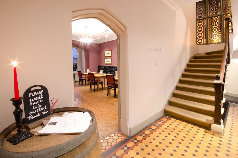 Фото Corner House Hotel