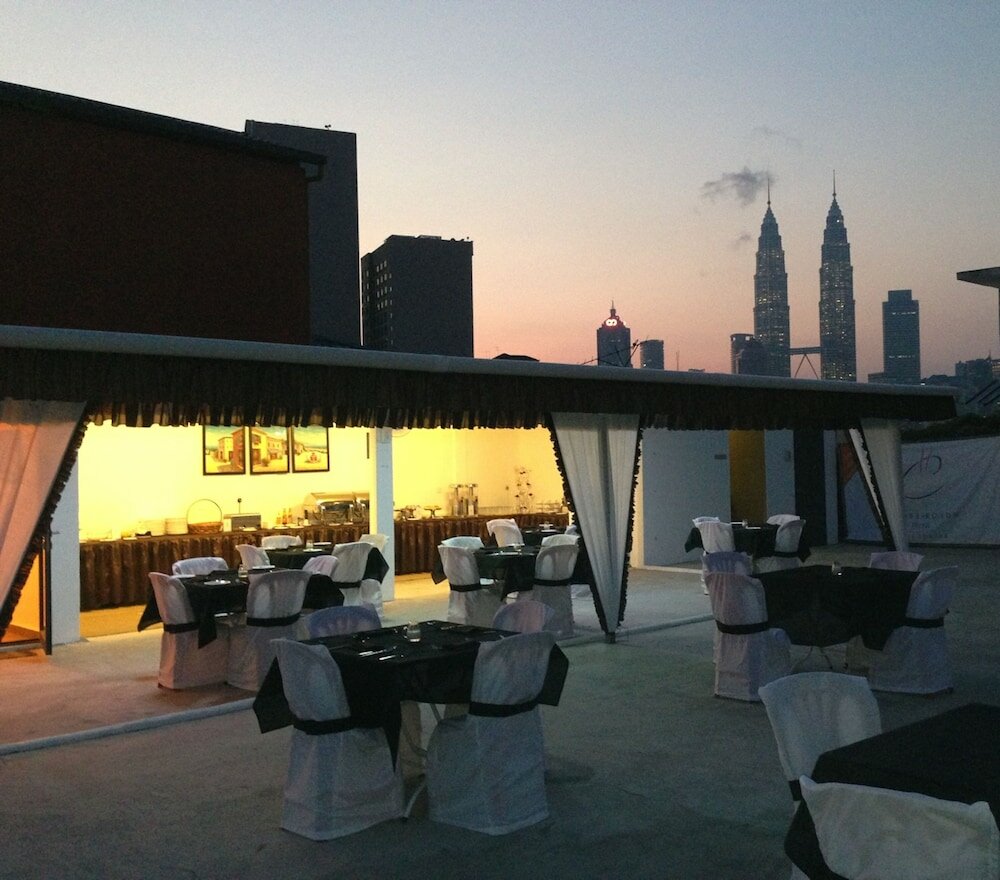 Фото Crossroads Hotel