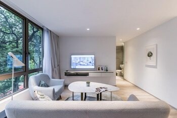 Фото Lanson Place Winsland, Singapore