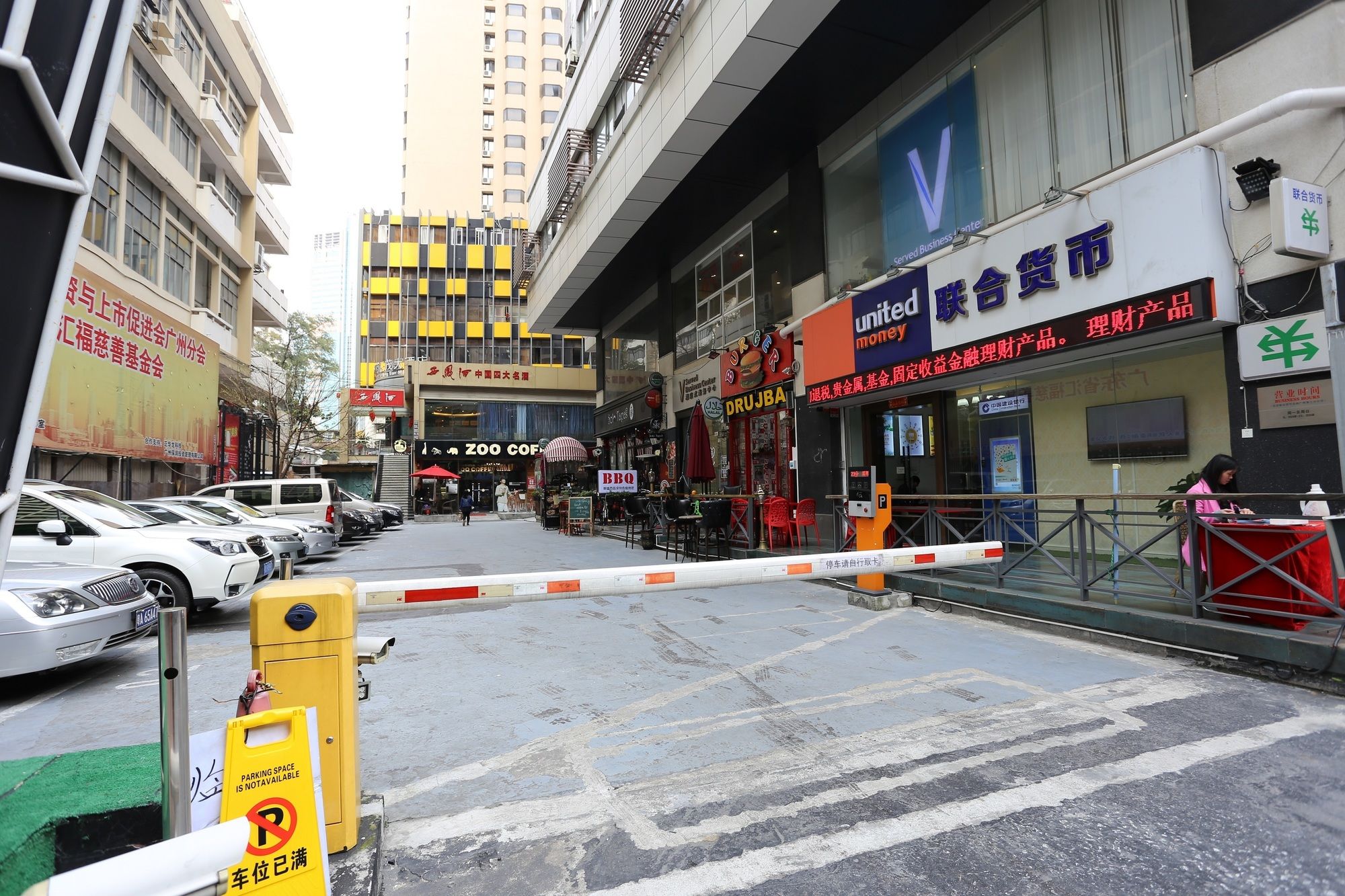 Фото Nomo Service Apartment The Legend