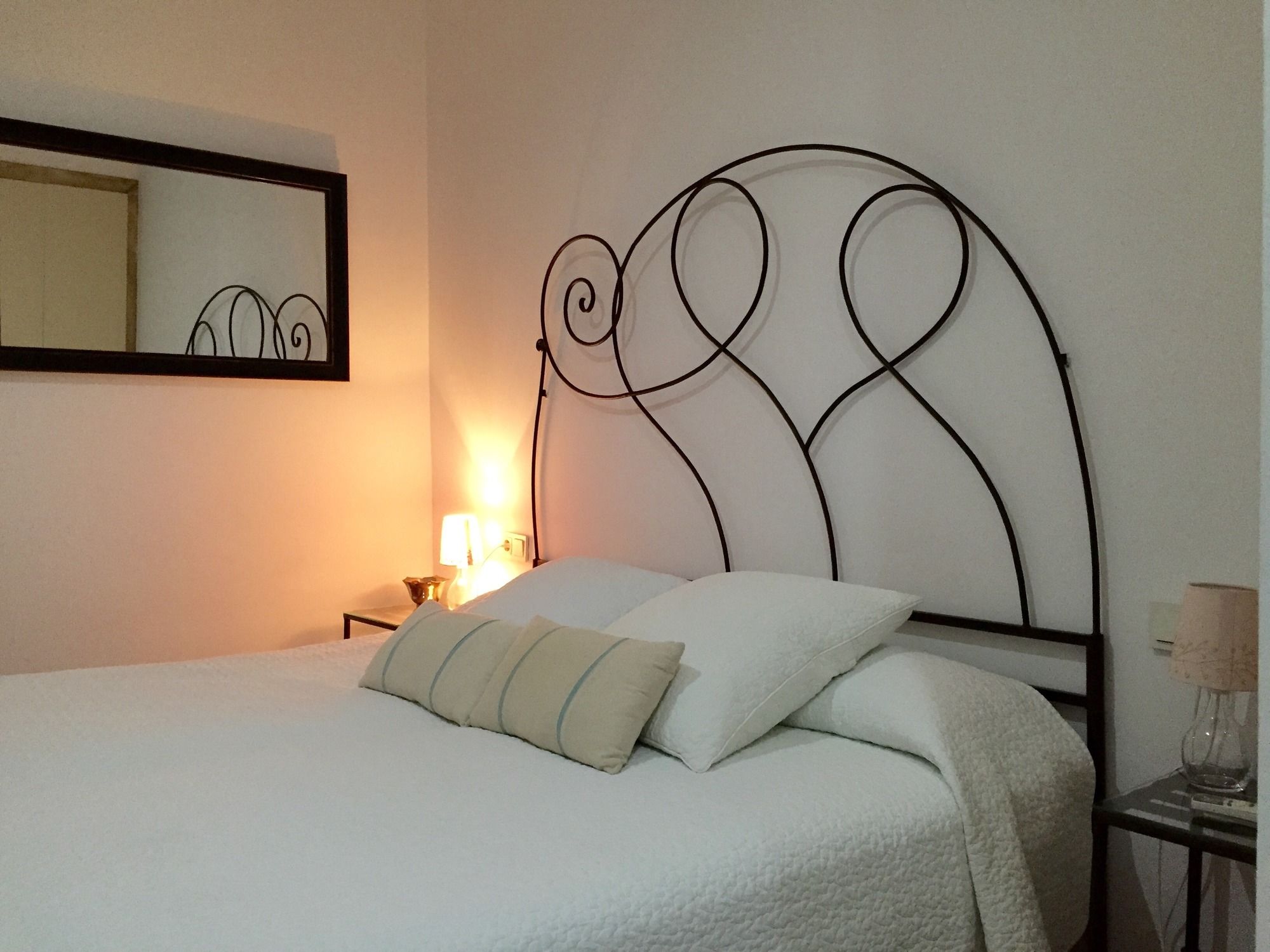 Фото Apartamentos Los Patios de la Judería