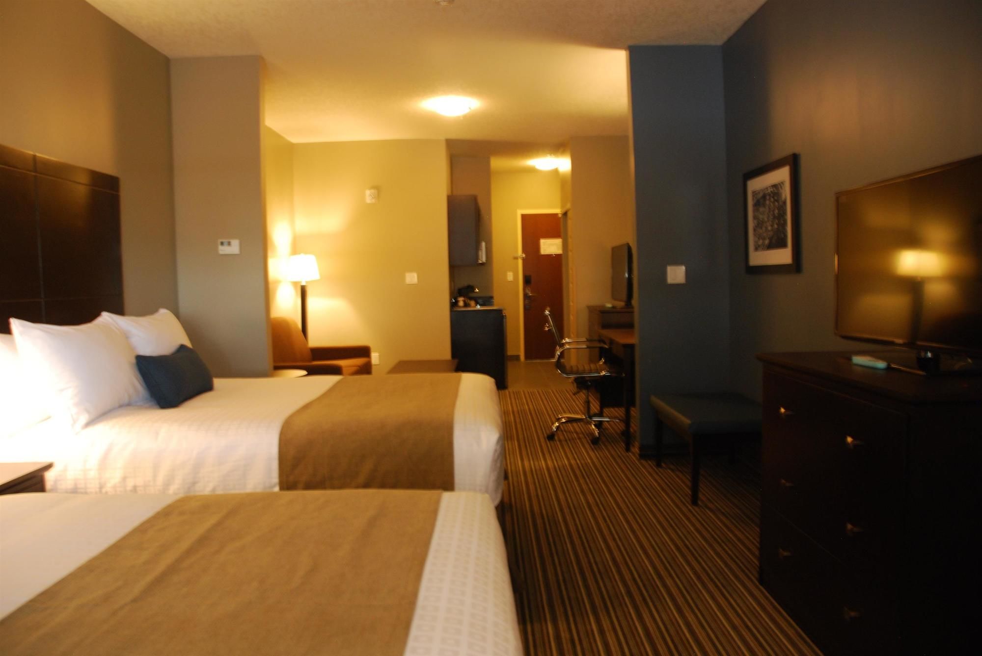 Фото Best Western Plus Fort Saskatchewan Inn & Suites