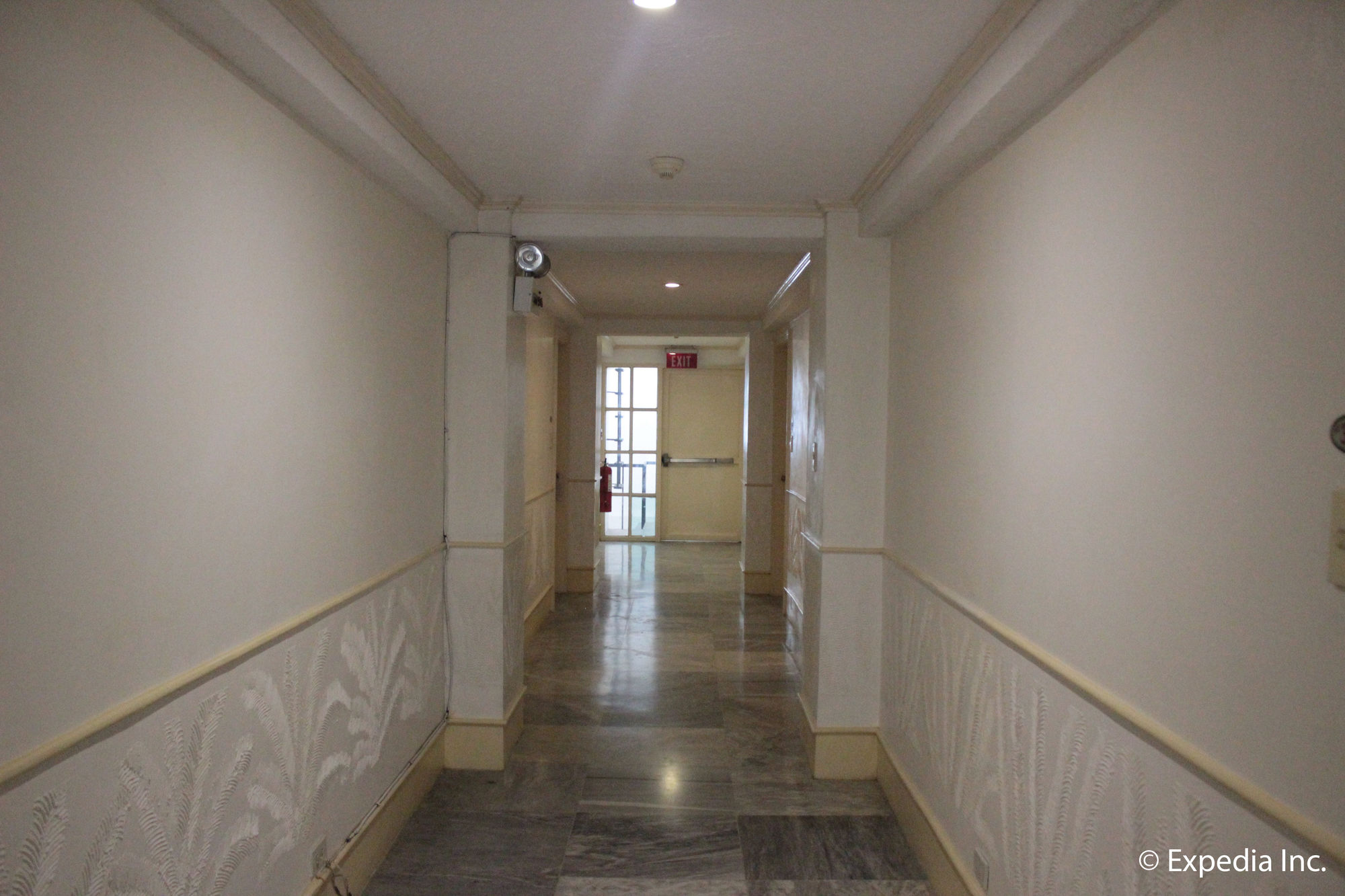 Фото Wild Orchid Beach Resort