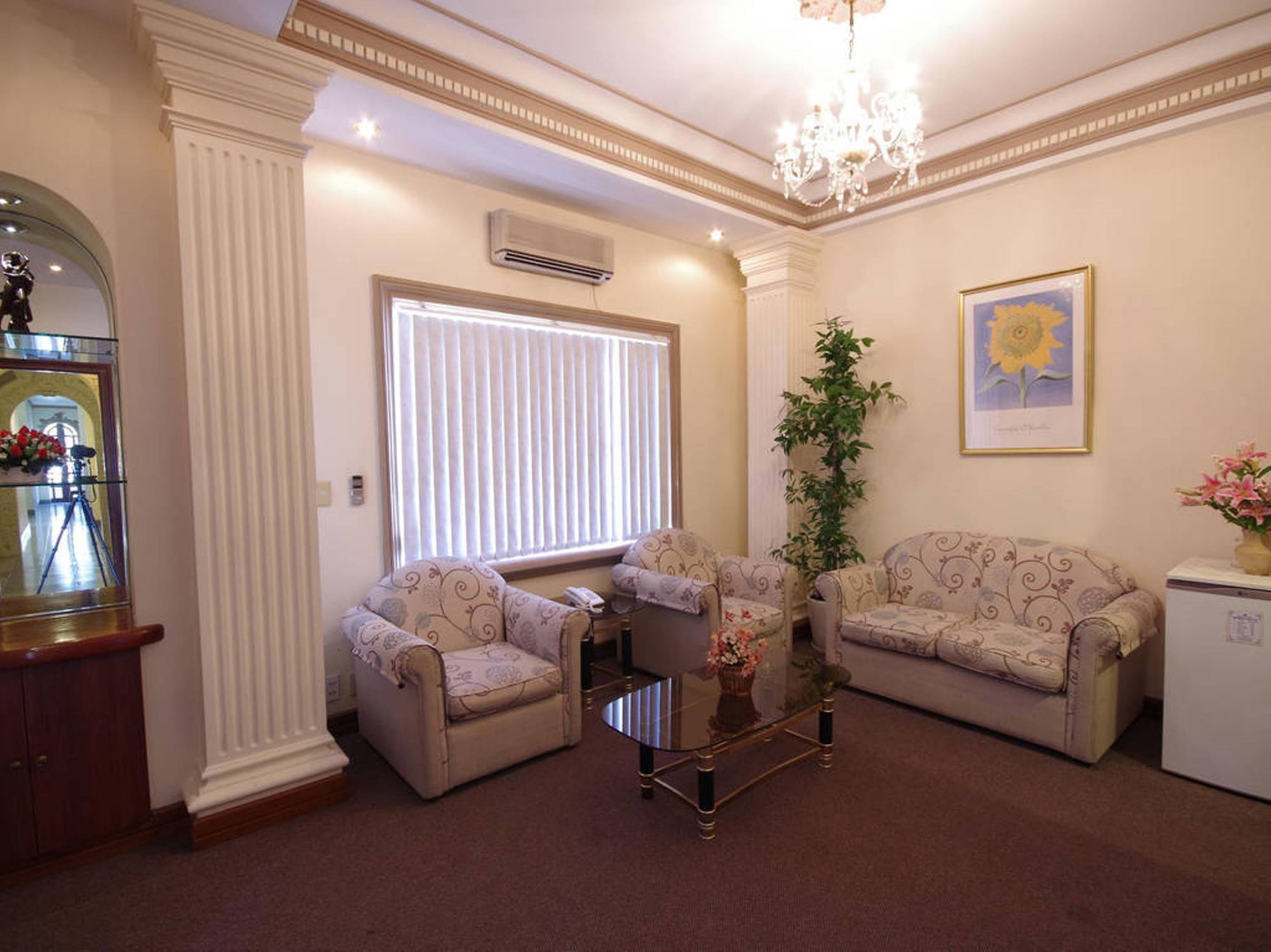 Фото The Spring Hotel