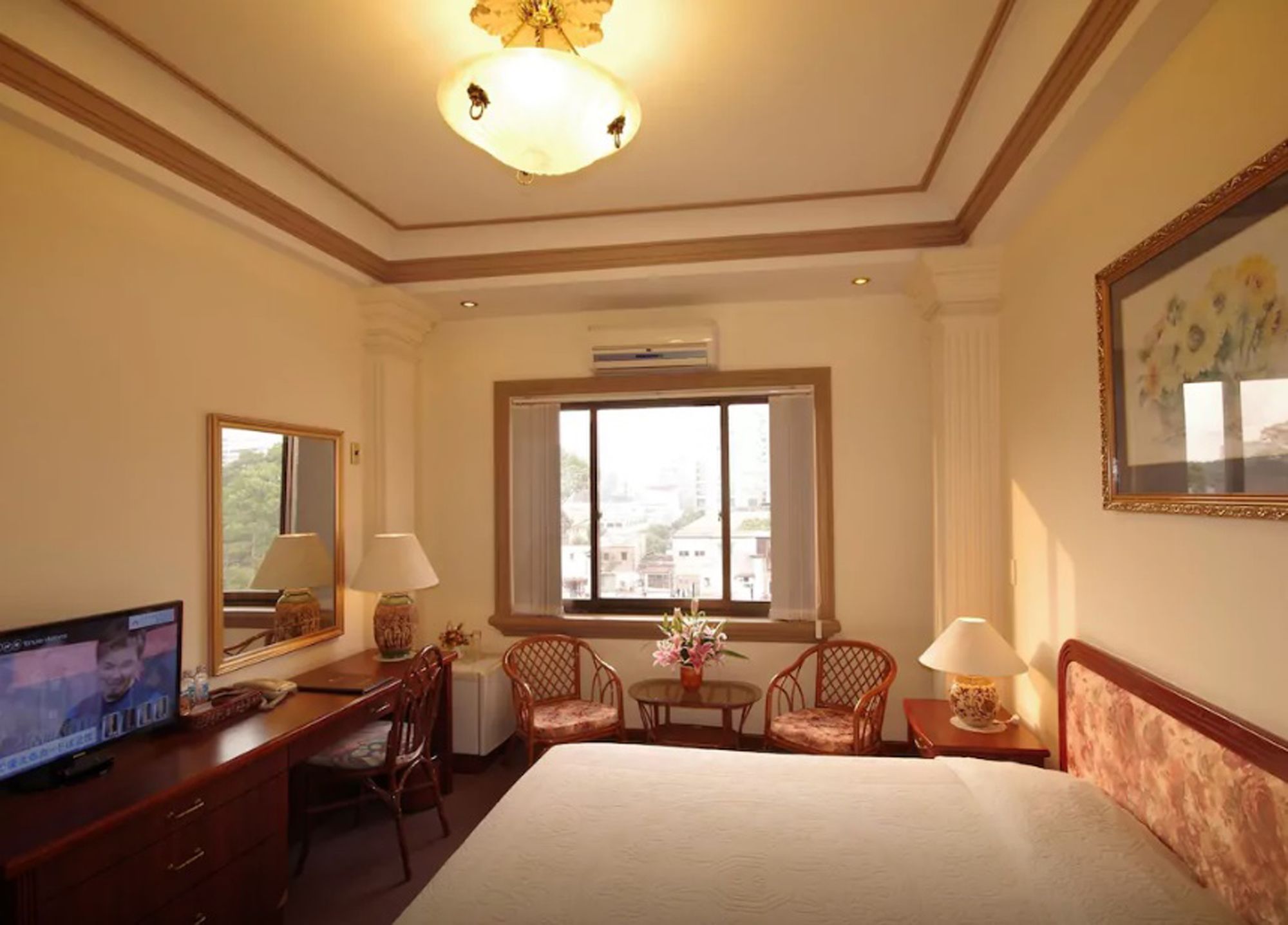 Фото The Spring Hotel