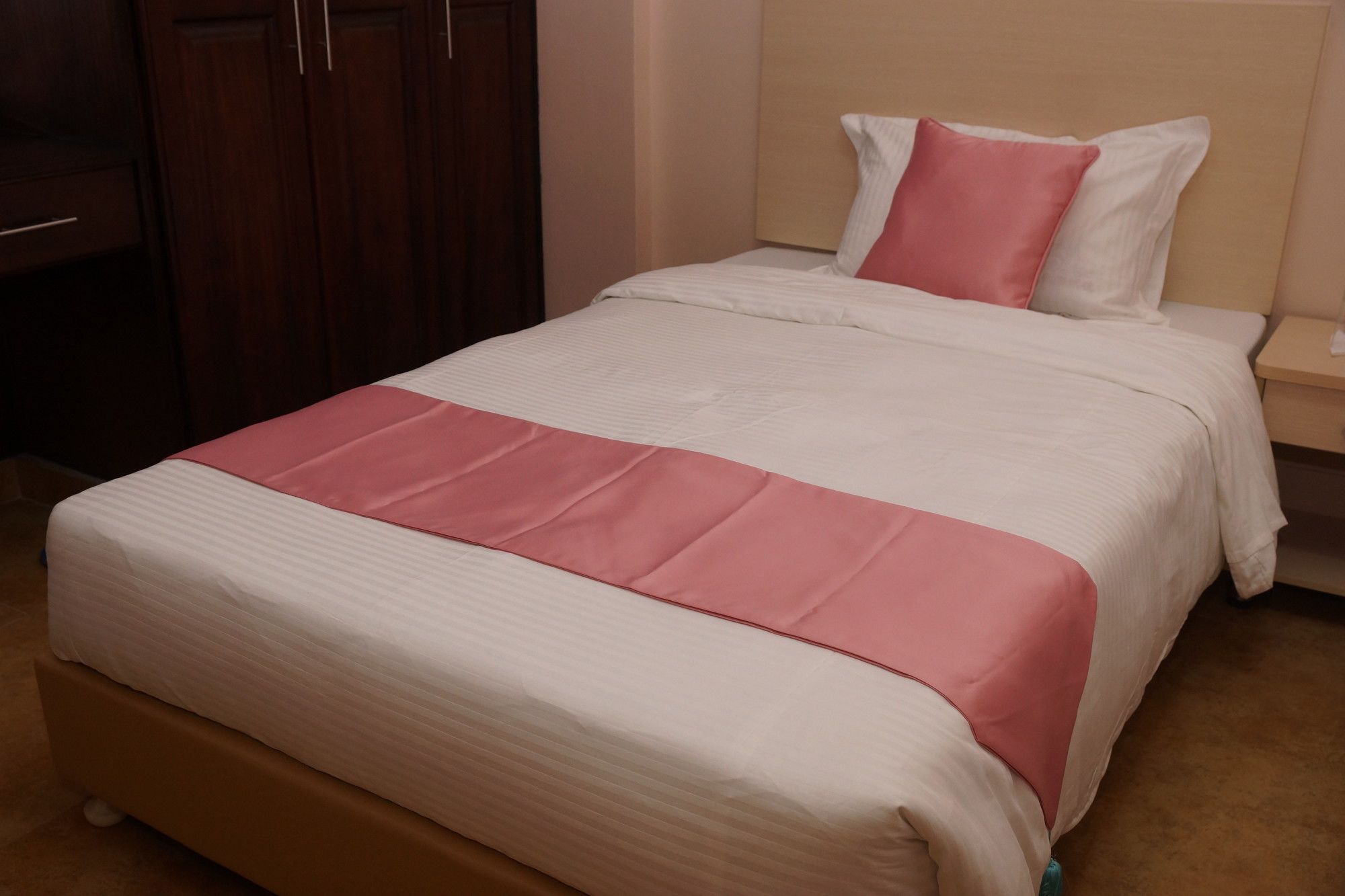 Фото Là Ponye Hotel Apartment