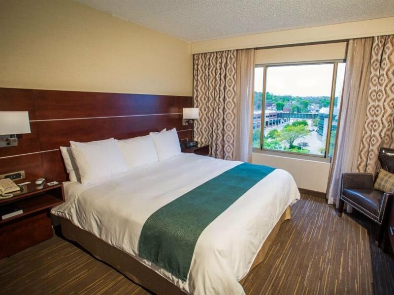 Фото Wyndham Moline on John Deere Commons