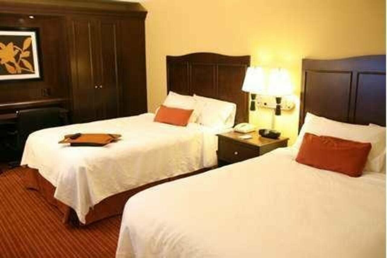 Фото Hampton Inn Overland Park, Ks