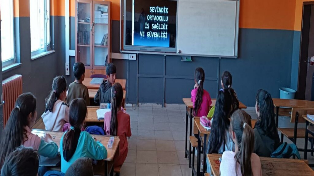 Primary school Sevindik Primary School, Cinar, photo