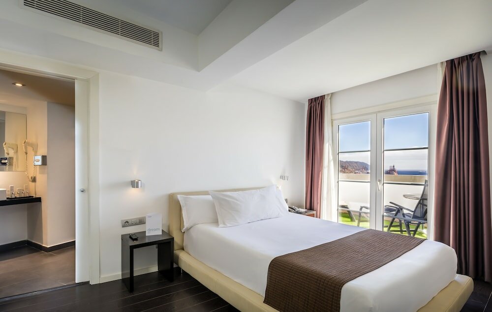 Фото Occidental Santa Cruz Contemporáneo