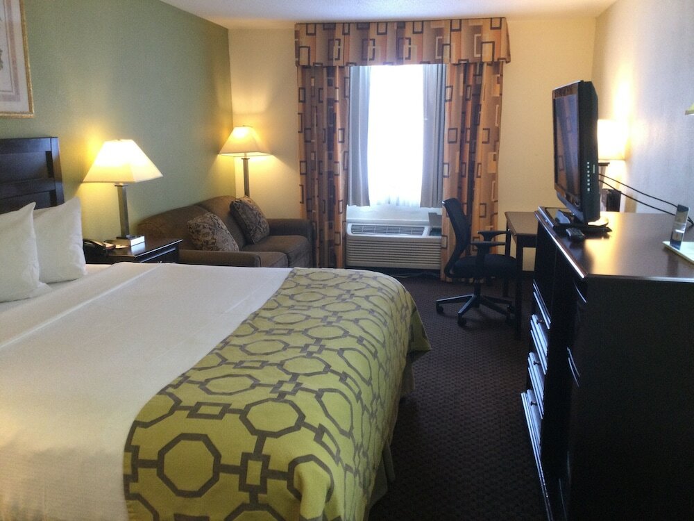 Фото Baymont by Wyndham Battle Creek Downtown