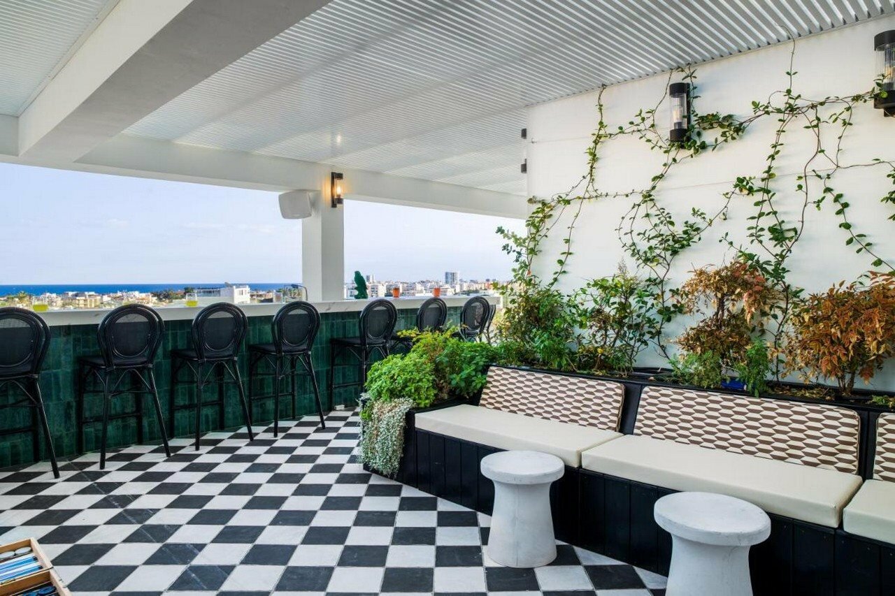 Фото LIV Urban Suites Larnaca