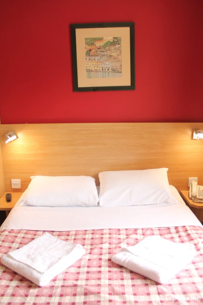 Фото Colliers Hotel