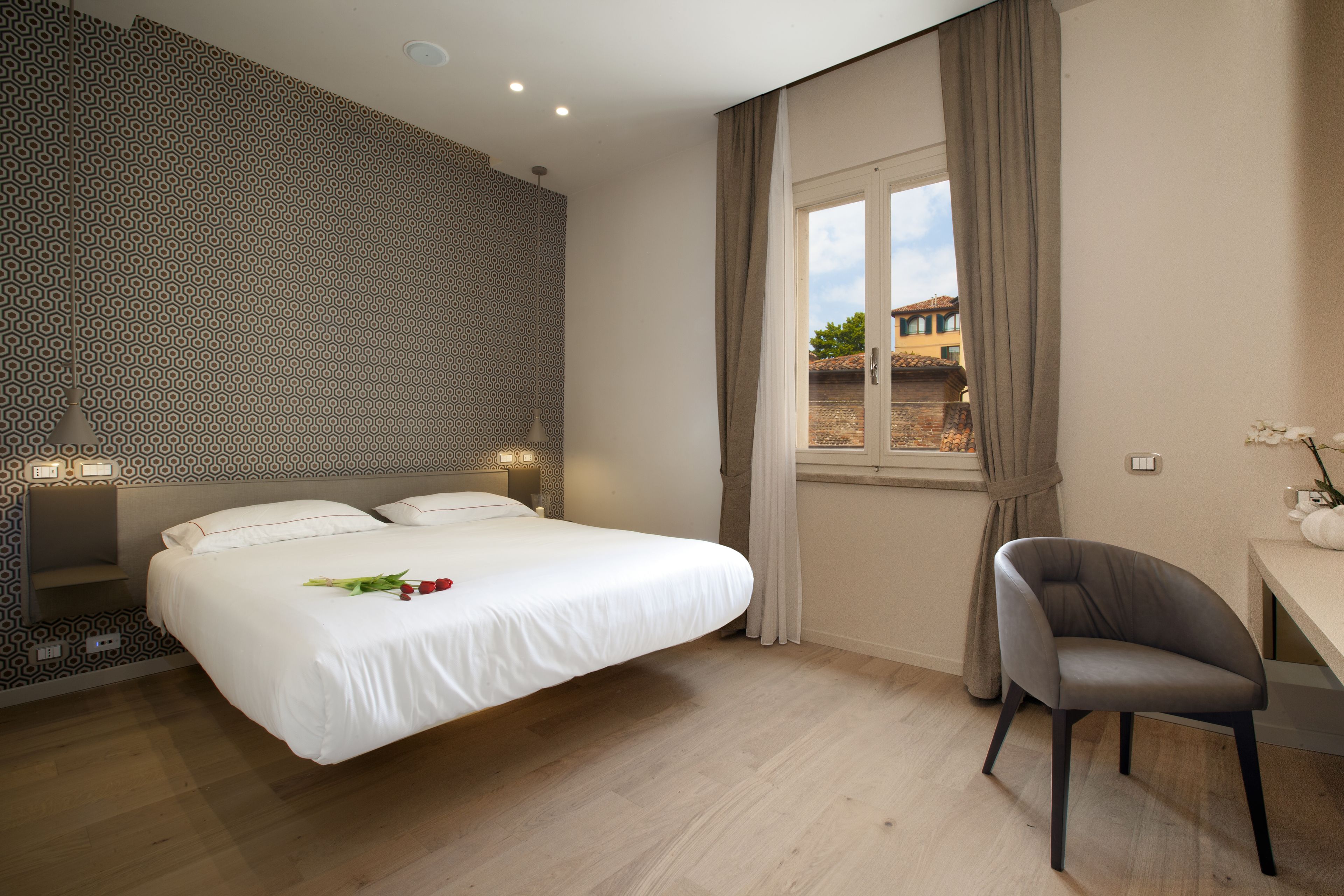 Фото Oriana Suites Verona