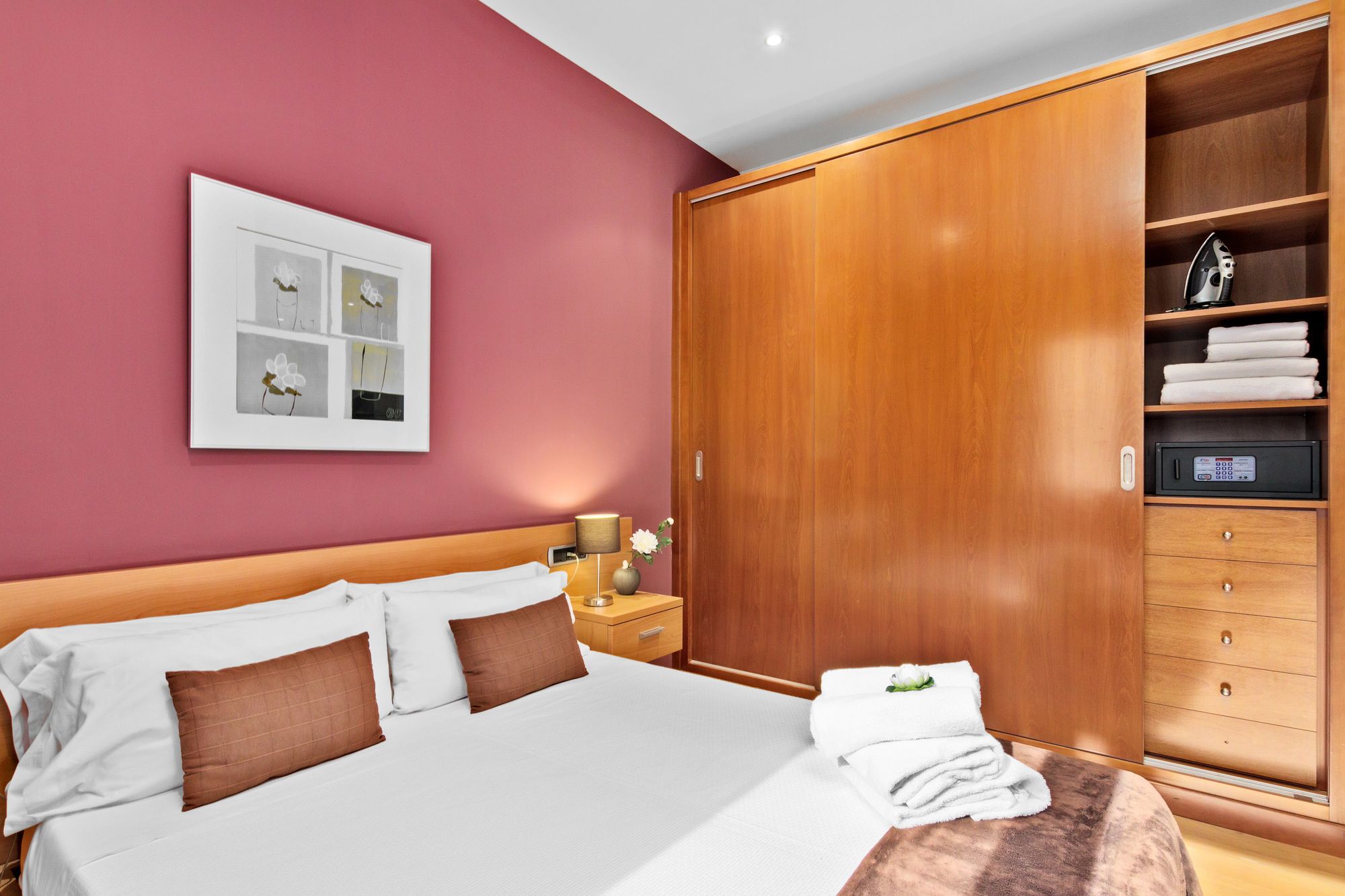 Фото Fisa Rentals Ramblas Apartments