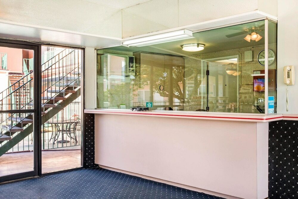 Фото Rodeway Inn near Melrose Ave