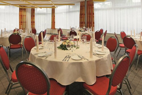 Гостиница H+ Hotel K& xD6; Ln Br& xDC; Hl в Брюле
