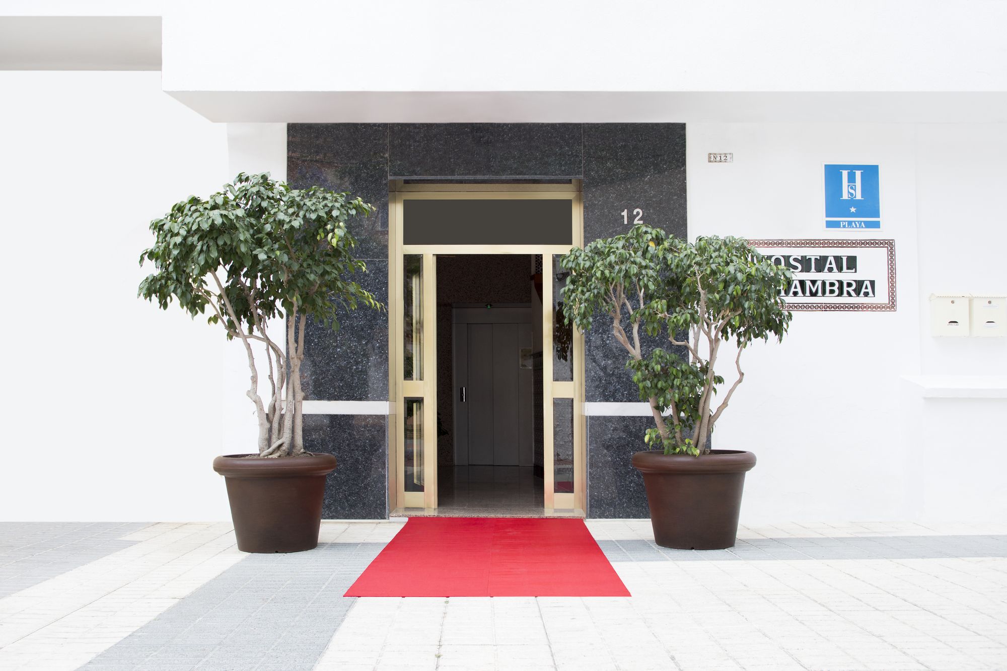 Фото Hostal Alhambra