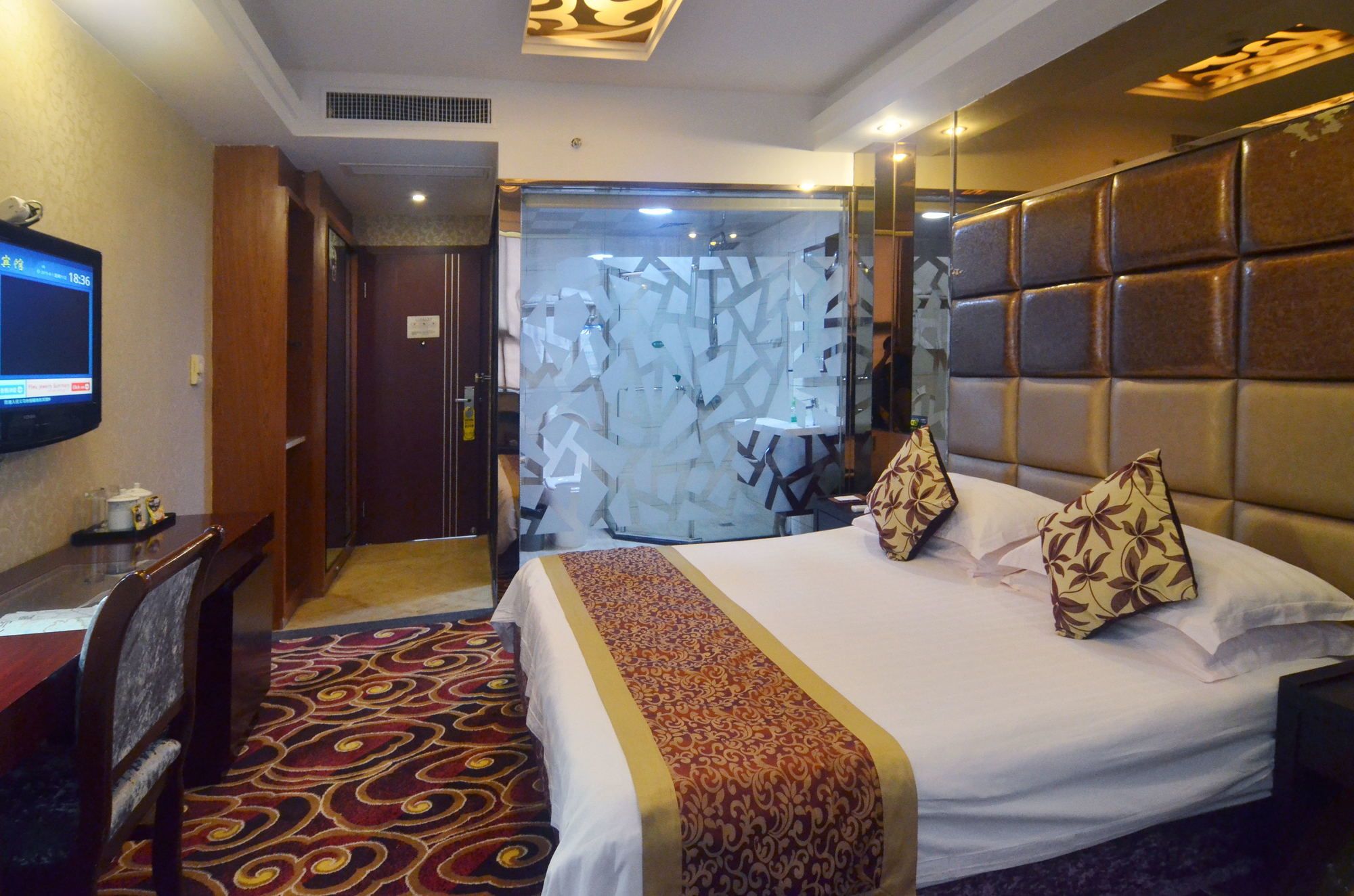 Фото Yiwu Yuejia Hotel