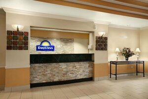 Гостиница Days Inn & Suites by Wyndham Cedar Rapids