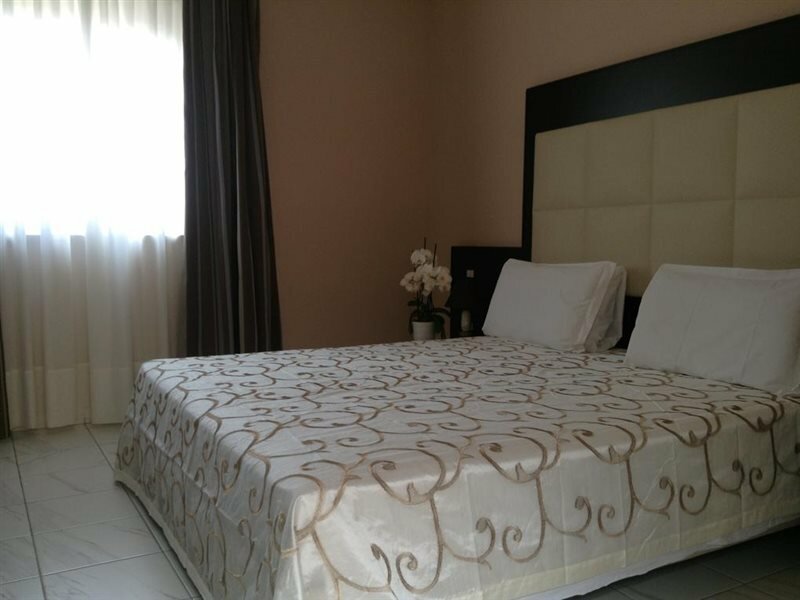 Фото Hotel De La Ville Relais