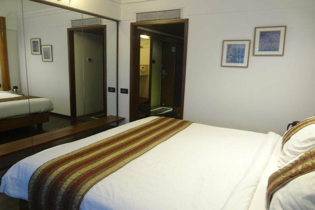 Фото Hotel Midtown Pritam