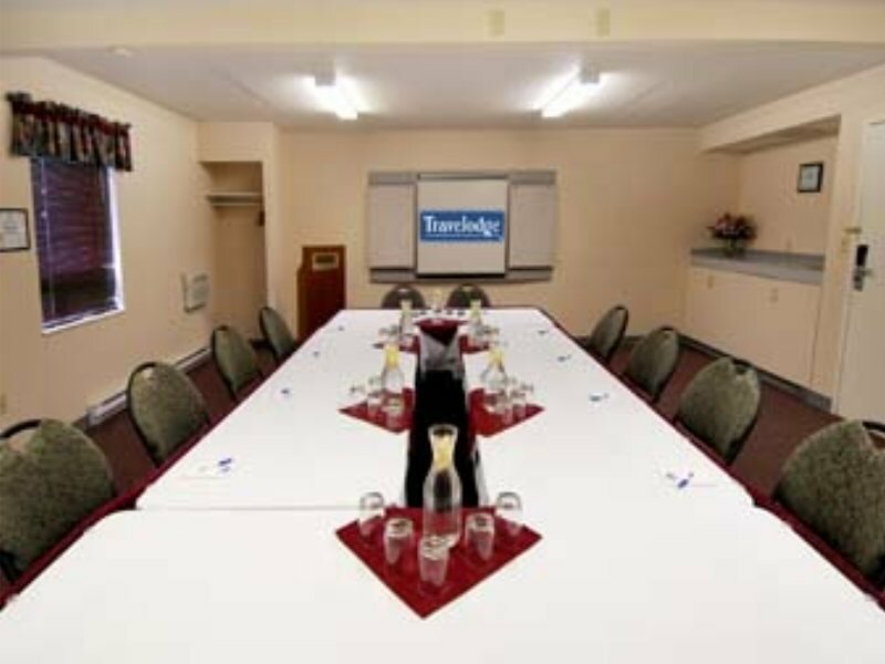 Фото Travelodge Edmonton West