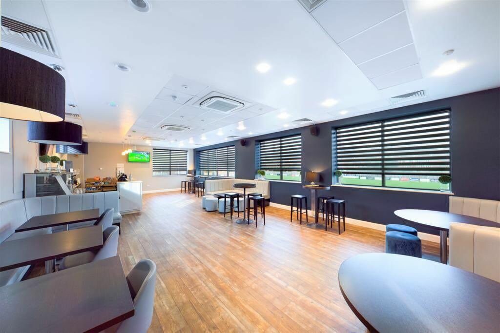 Bar, pub The Lounge Dorking, Dorking, photo