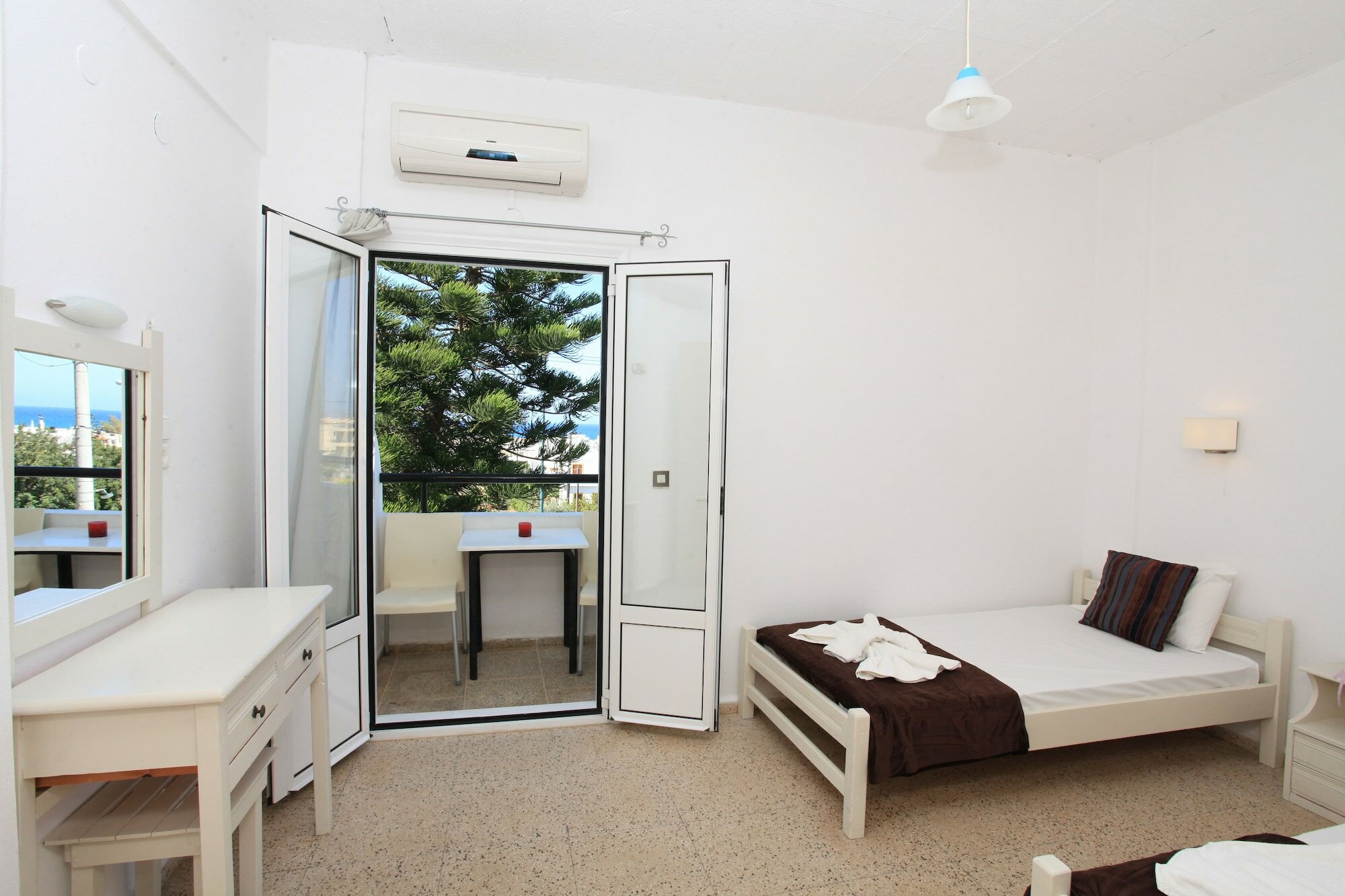 Фото Iraklis Studios & Apartments