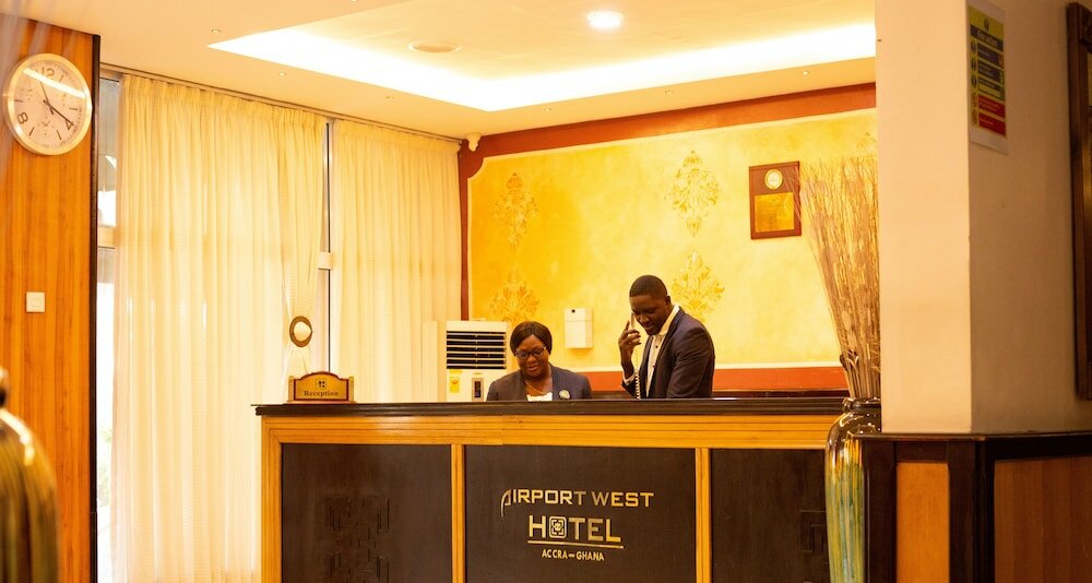 Фото Airport West Hotel