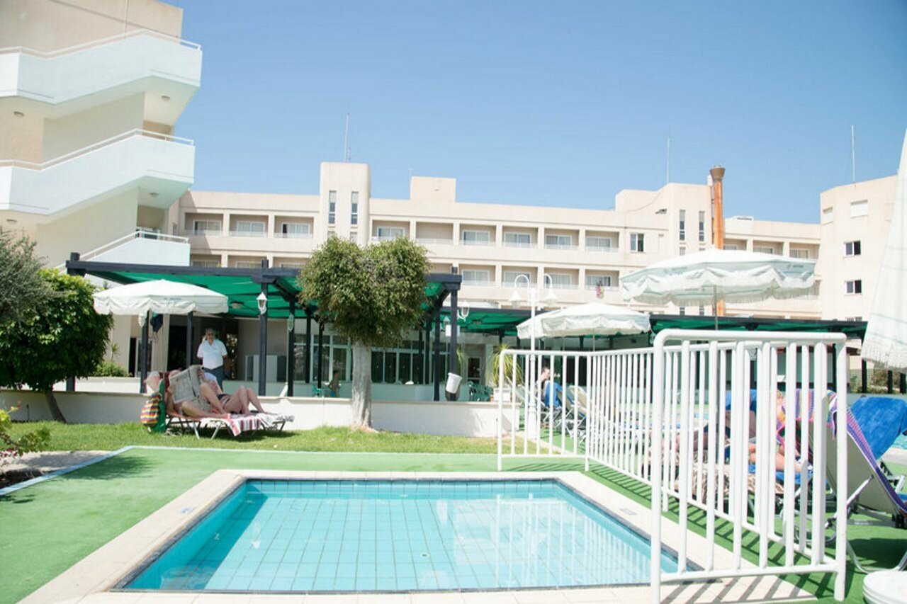 Фото отеля 2