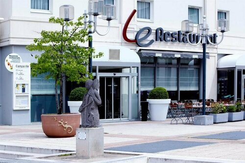 Гостиница Hotel Campanile Paris Ouest Chaville в Версале